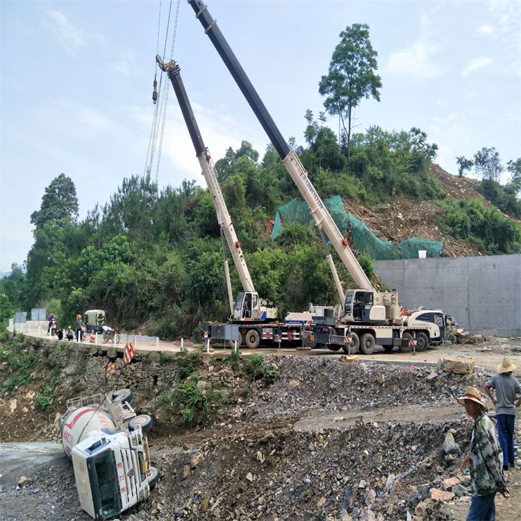 南平建阳汽车掉沟里叫吊车救援要多少钱